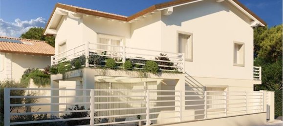 5 bedrooms Villa in Forte dei Marmi, Italy No. 370625 2