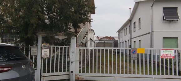 8-salle Entrepôt à Rovello Porro, Italy No. 226157 2