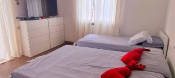 4 Schlafzimmer Wohnung in Carrara, Italy, Nr. 369962 3