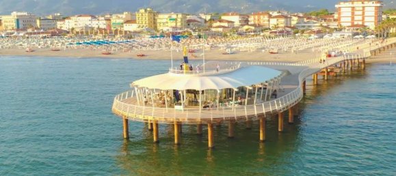 3 rooms Commercial property in Camaiore, Italy No. 211005 2