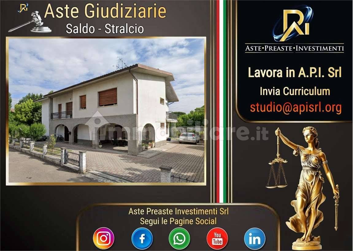 3 bedrooms Apartment in San Giovanni in Persiceto, Italy No. 329073