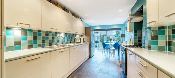 3 bedrooms Commercial property in Beckenham, United Kingdom No. 14388 6