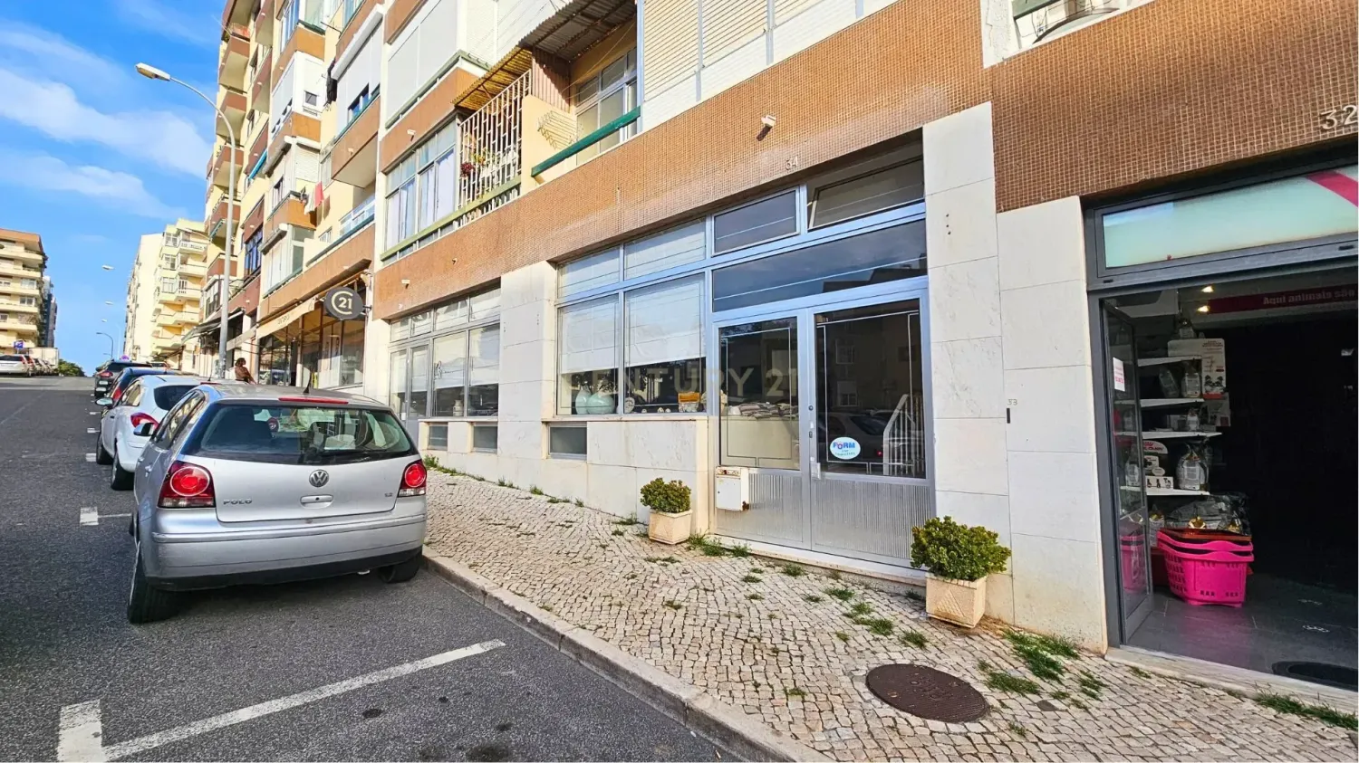 Propriété commerciale à Oeiras, Portugal 370m² No. 132411