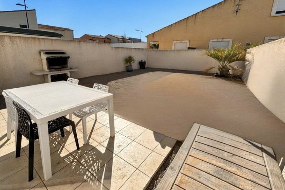 Casa de 3 dormitorios en Sauvian, France No. 295745