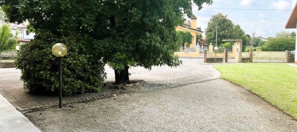 3 bedrooms House in Portogruaro, Italy No. 356349 4