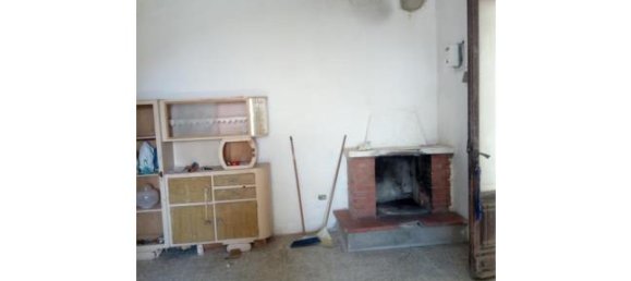 2 bedrooms House in Lamporecchio, Italy No. 252750 2
