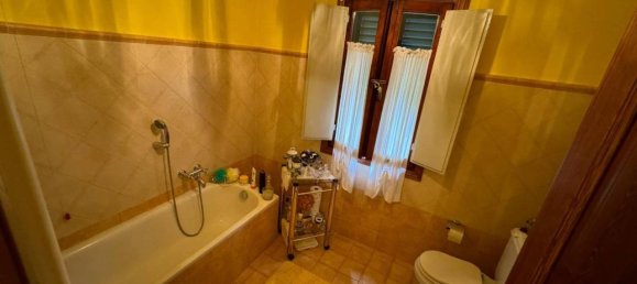5 rooms House in Prato, Italy No. 137782 11