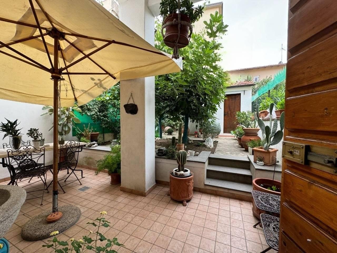 5 rooms House in Prato, Italy No. 137782
