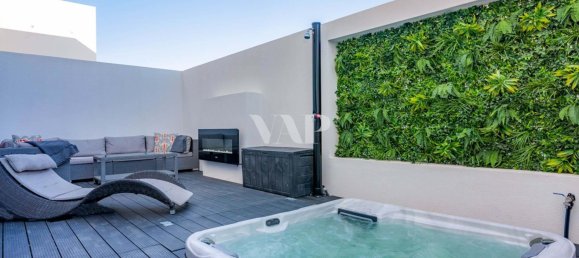 3 bedrooms Villa in Quarteira, Portugal No. 99602 3