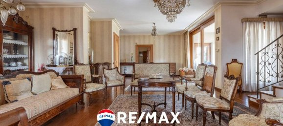 4 bedrooms Villa in Varese, Italy No. 236105 9