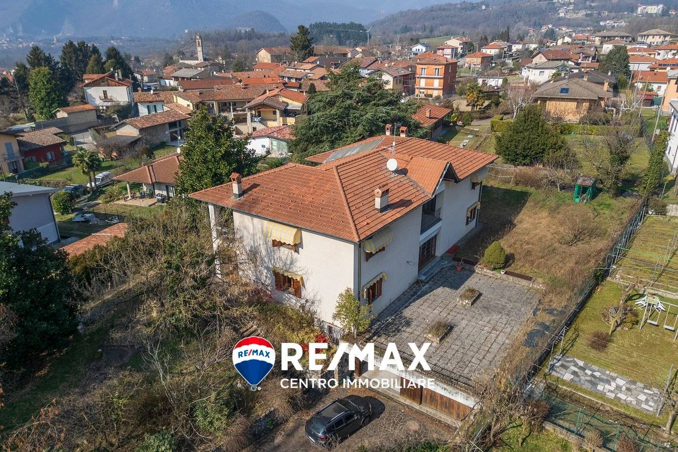 4 bedrooms Villa in Varese, Italy No. 236105