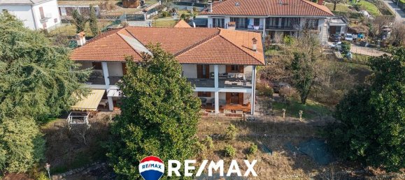 4 bedrooms Villa in Varese, Italy No. 236105 2