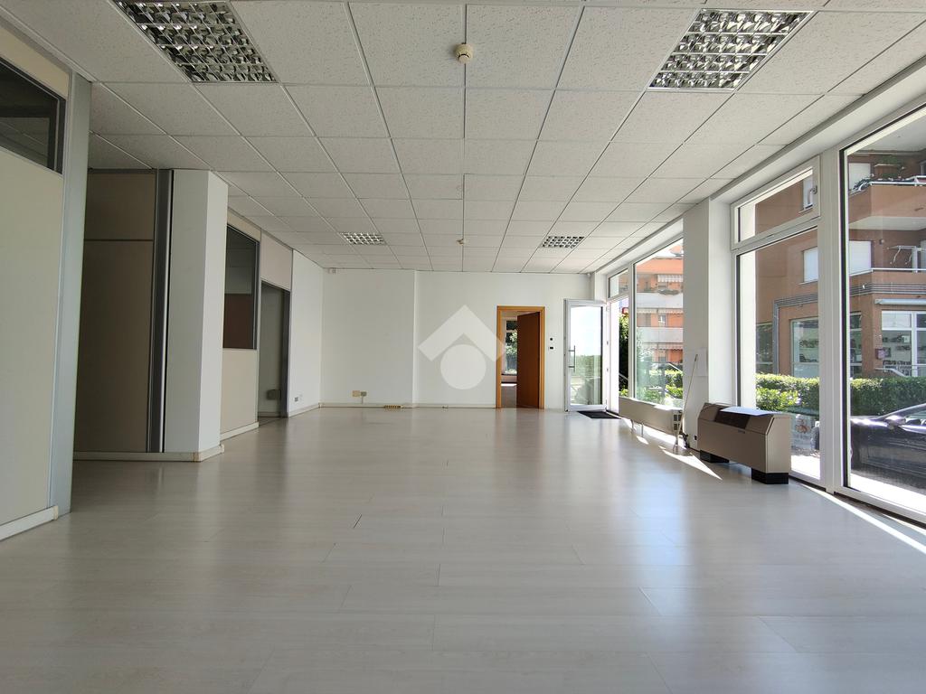 3 rooms Commercial property in Trento, Italy No. 293769