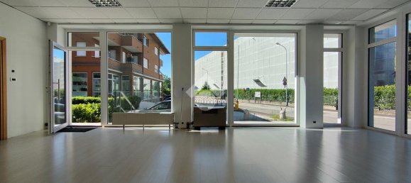 3 rooms Commercial property in Trento, Italy No. 293769 3