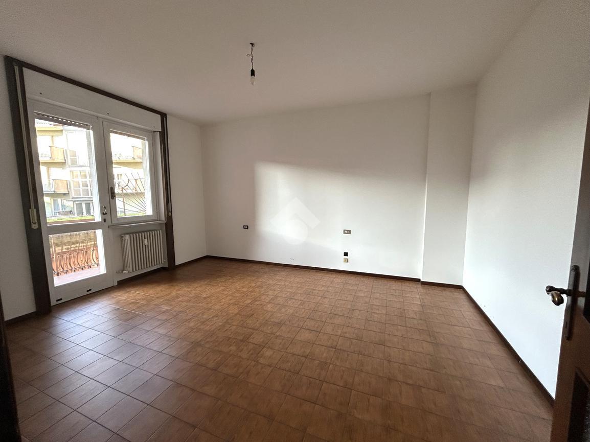 4 rooms Apartment in Villa d'Almè, Italy No. 5700