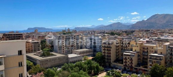 2 bedrooms Apartment in Palermo, Italy No. 359123 2