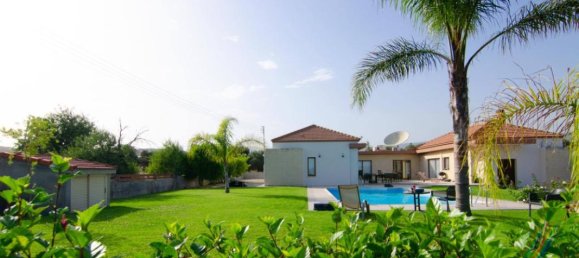 4 bedrooms Villa in Limassol, Cyprus No. 25219 3