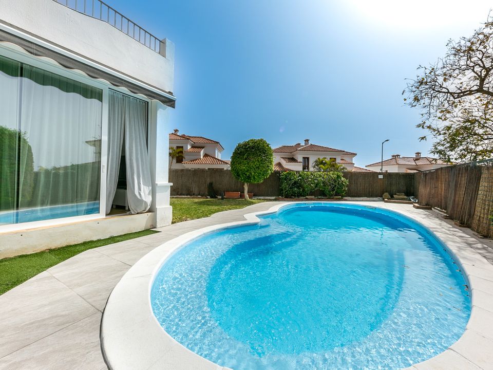 4 غرف نوم تاون هاوس في Fuengirola, Spain رقم 183908