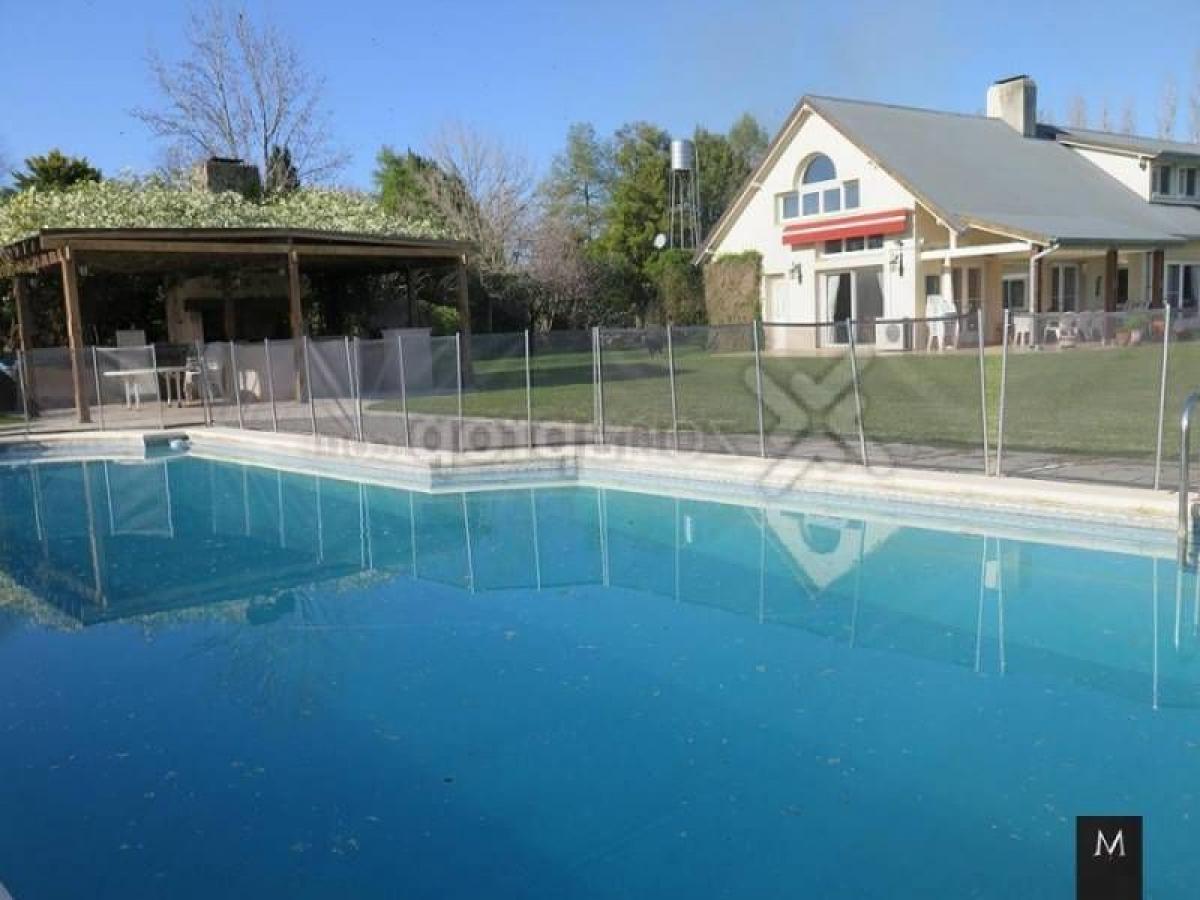 4 bedrooms House in Buenos Aires, Argentina No. 88931