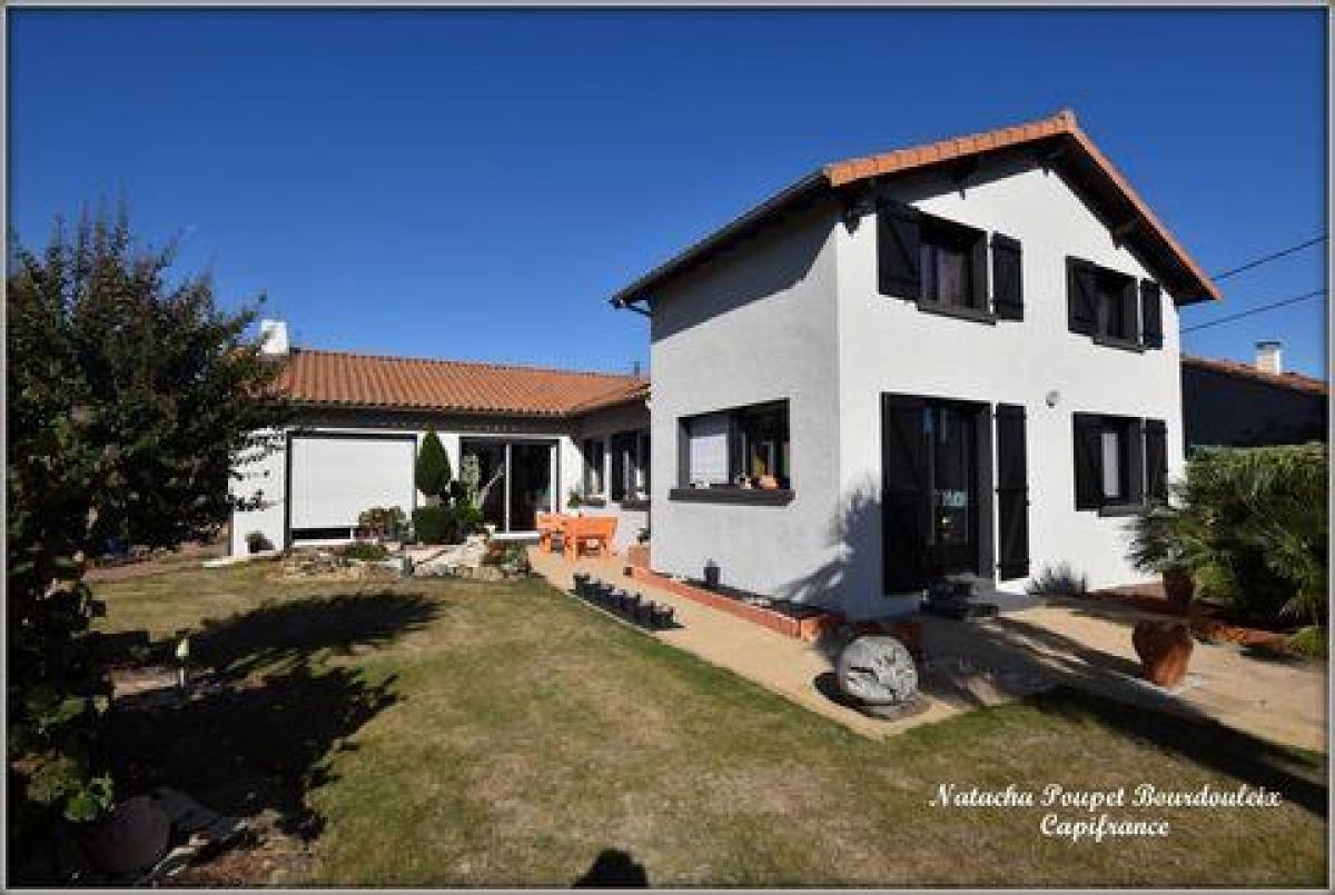 4 bedrooms House in Cholet, France No. 32467