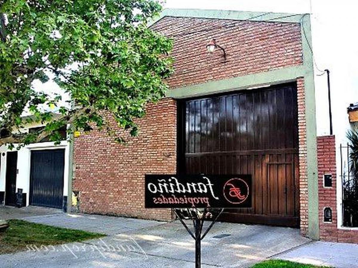 275m² Commercial property in Lomas de Zamora, Argentina No. 23276