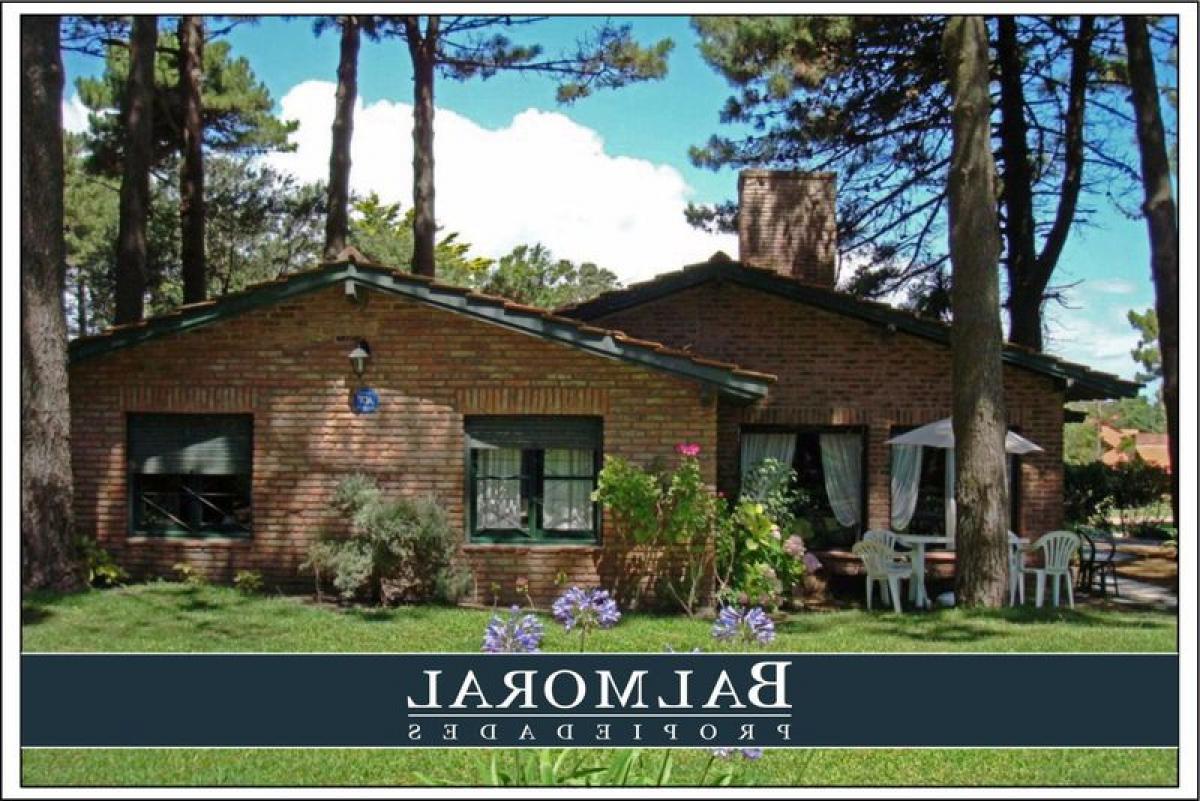 4 bedrooms House in Mar del Plata, Argentina No. 69061