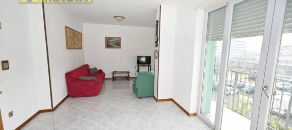 5-salle Appartement à Ascoli Piceno, Italy No. 25487 3