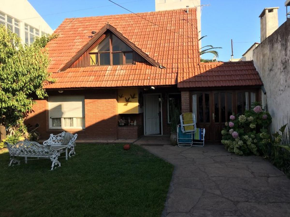 3 bedrooms House in Mar del Plata, Argentina No. 92836