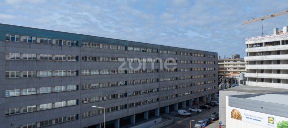 Apartamento de 4 dormitorios en Matosinhos, Portugal No. 109871 2