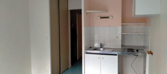 Studio in Compiegne, France No. 155871 5