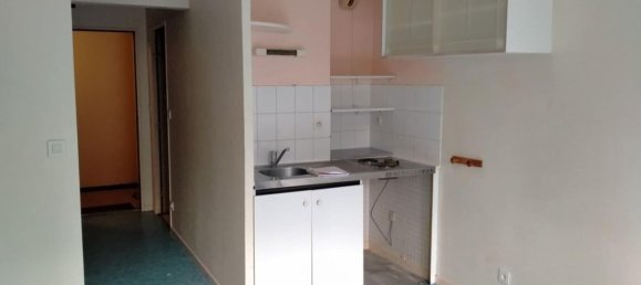 Studio in Compiegne, France No. 155871 6