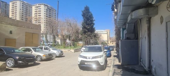 3 bedrooms Apartment in Yasamal, Azerbaijan No. 1785 4