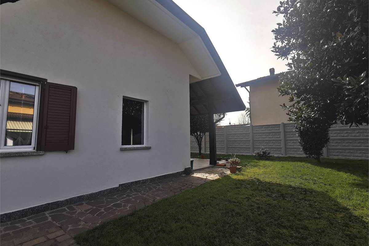 3 غرف نوم فيلا في Casnate con Bernate, Italy رقم 73987