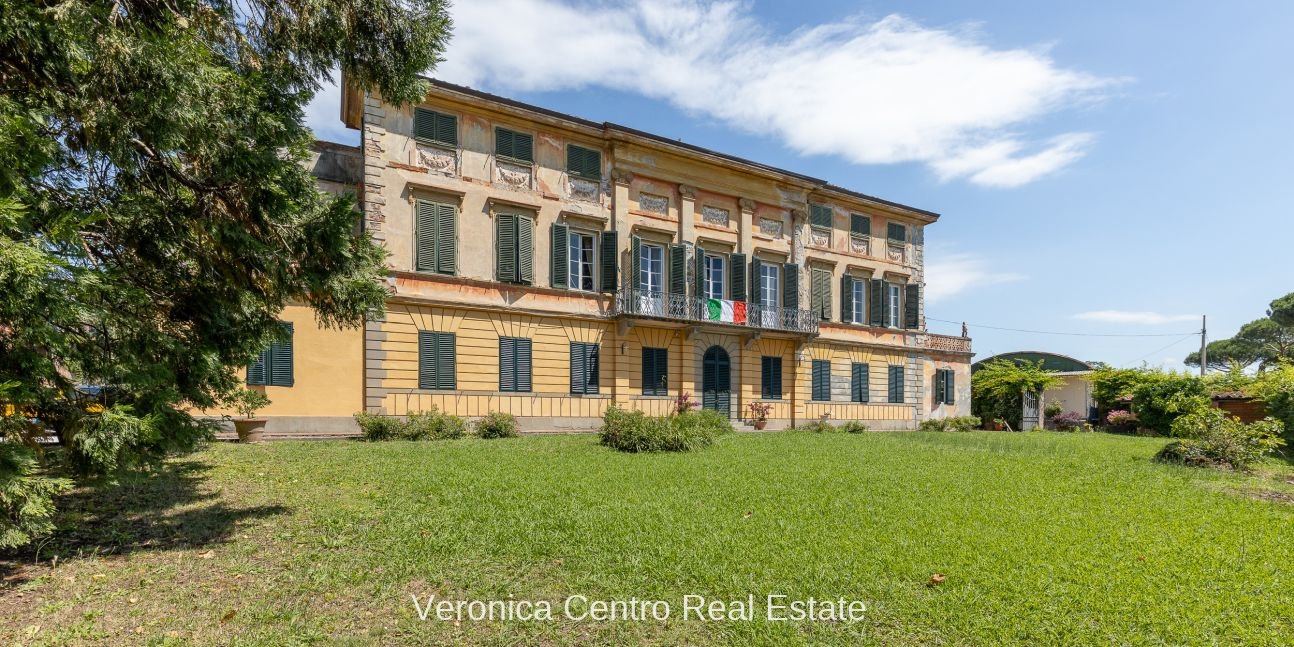 10 bedrooms Villa in Capannori, Italy No. 181937