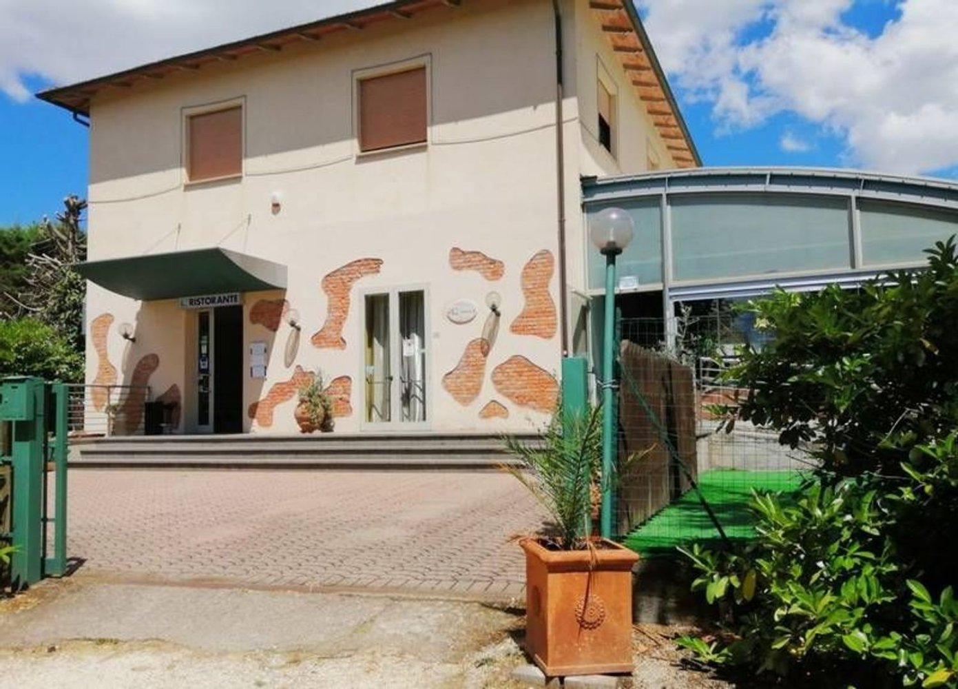 400m² Commercial property in Sinalunga, Italy No. 116209