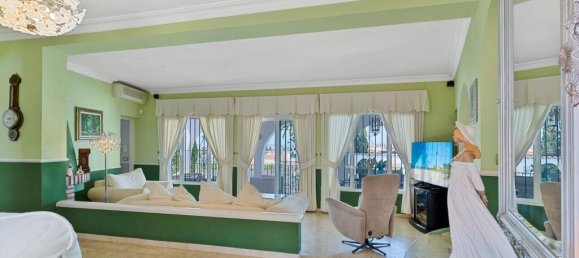 3 bedrooms Villa in Fuengirola, Spain No. 185671 11