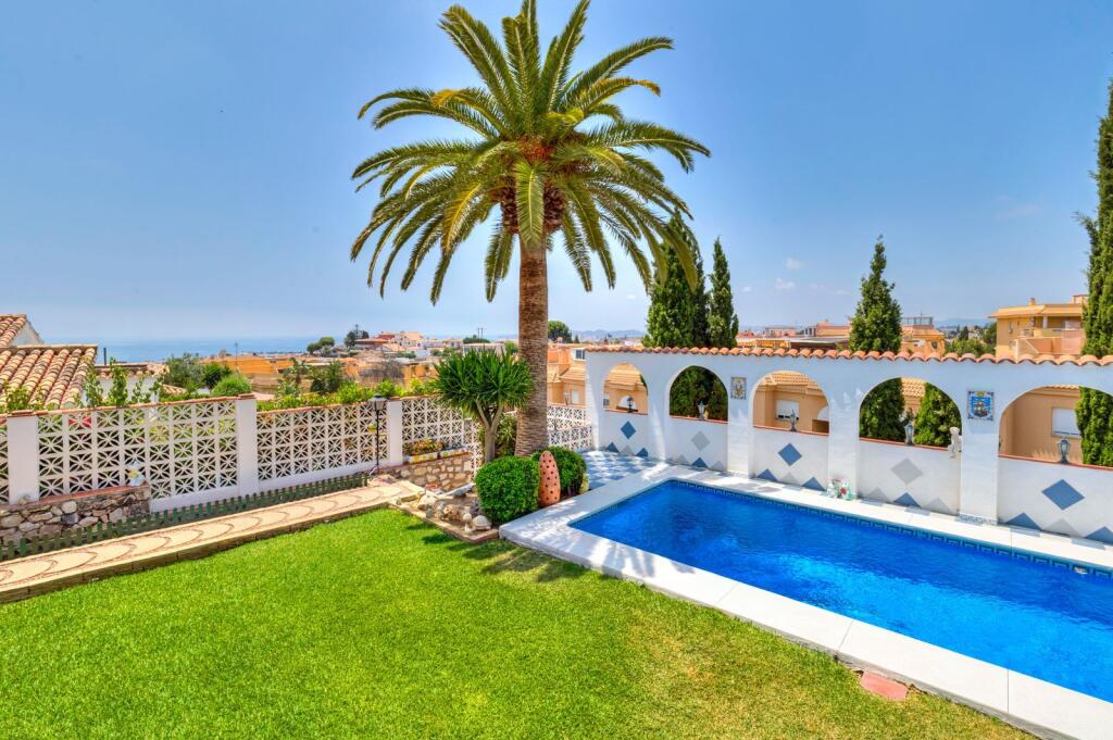 3 bedrooms Villa in Fuengirola, Spain No. 185671