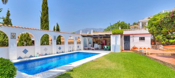 3 bedrooms Villa in Fuengirola, Spain No. 185671 2