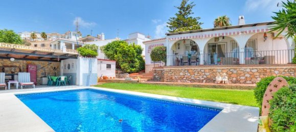 3 bedrooms Villa in Fuengirola, Spain No. 185671 4