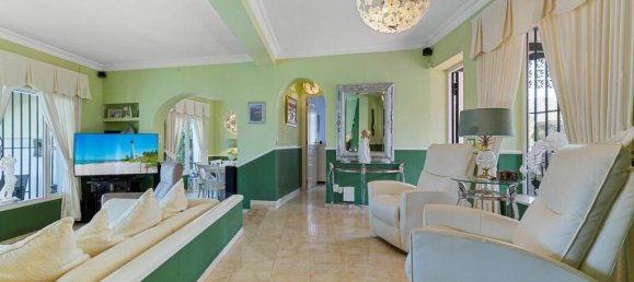 3 bedrooms Villa in Fuengirola, Spain No. 185671 12