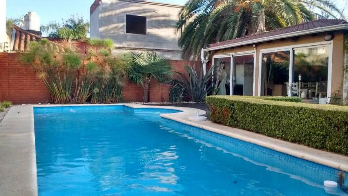 3 bedrooms House in Almirante Brown, Argentina No. 98439