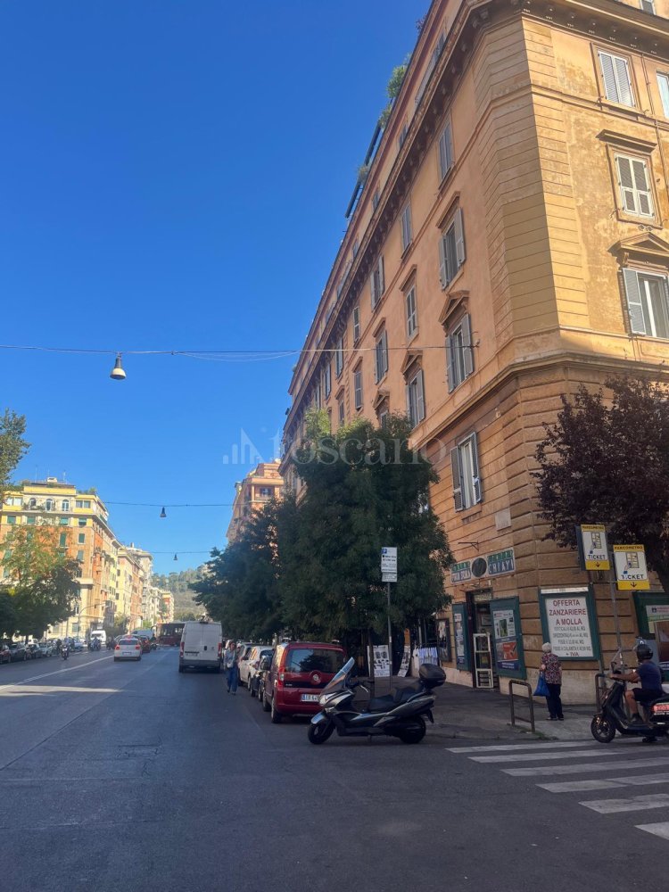 Propiedad comercial en Rome, Italy 50 m² No. 365403