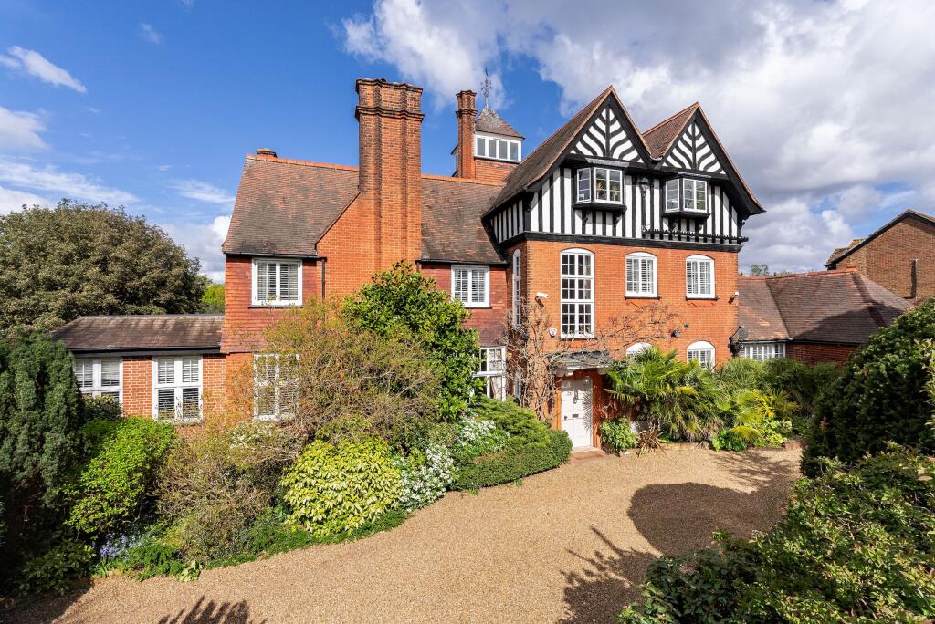 8 bedrooms House in Streatham, United Kingdom No. 13156