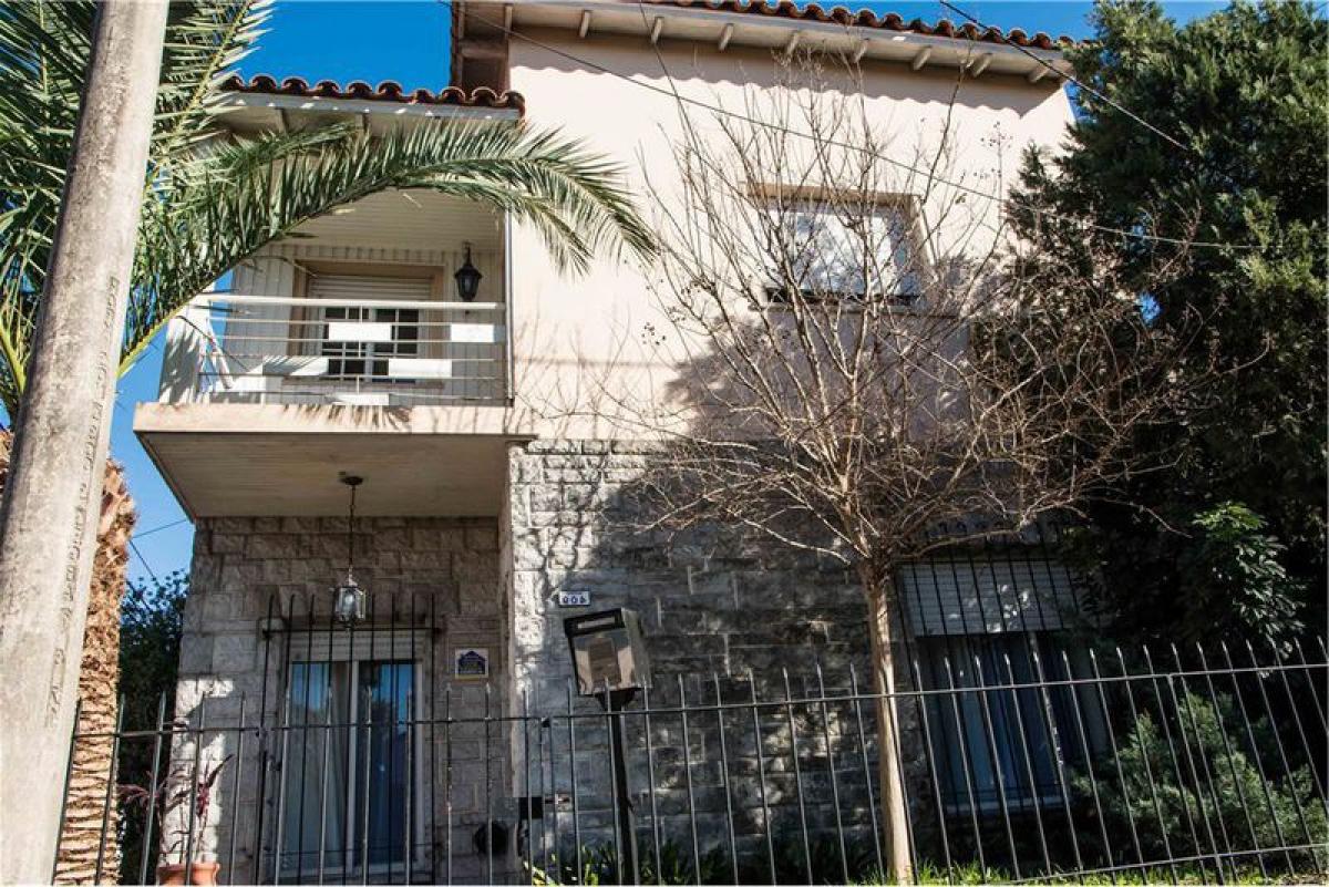 5 bedrooms House in Moron, Argentina No. 20414