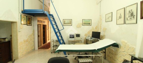 Oficina en Brindisi, Italy 61 m² No. 80072 11