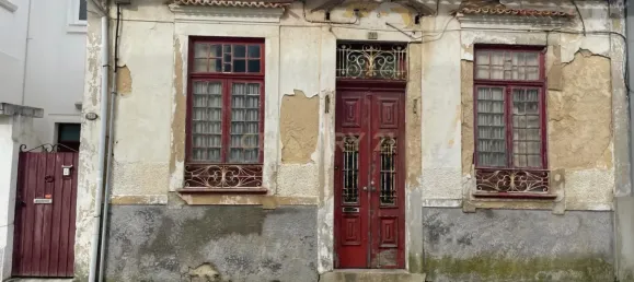 4 bedrooms Villa in Espinho, Portugal No. 30064 2