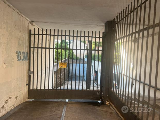 25m² Garage in Monza, Italy No. 281273