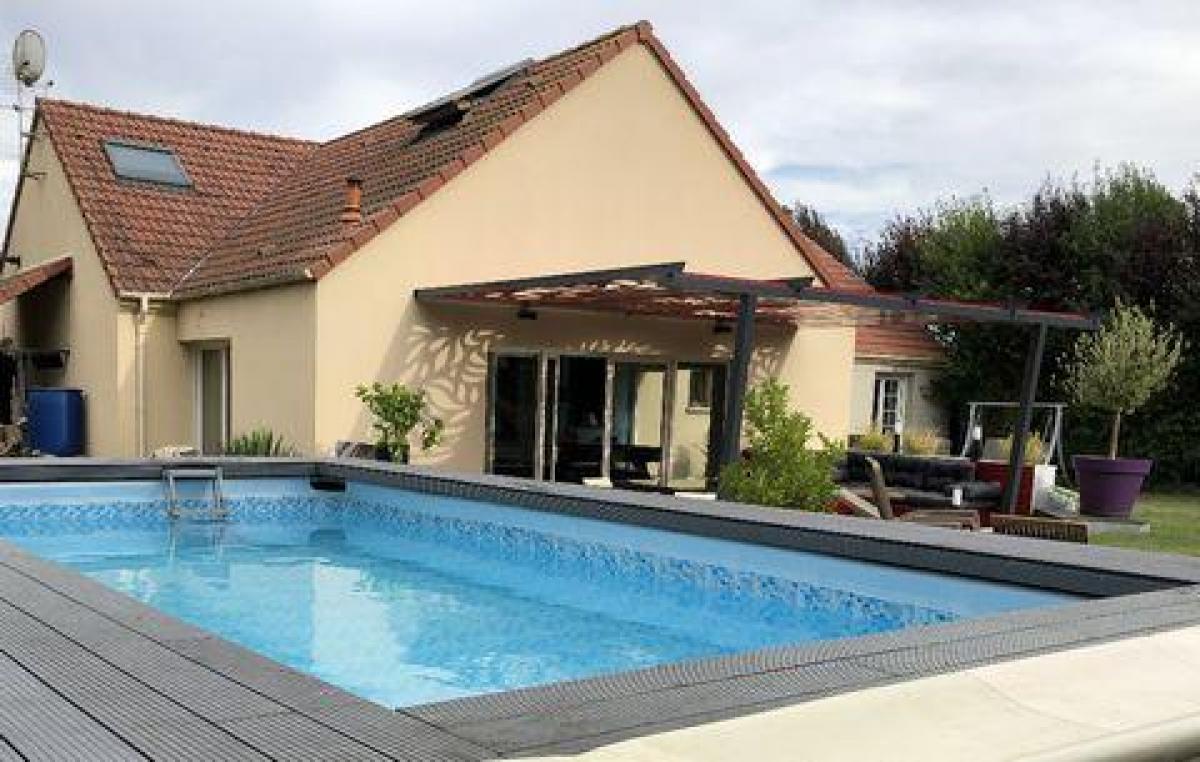 5 bedrooms House in Chartres, France No. 9120