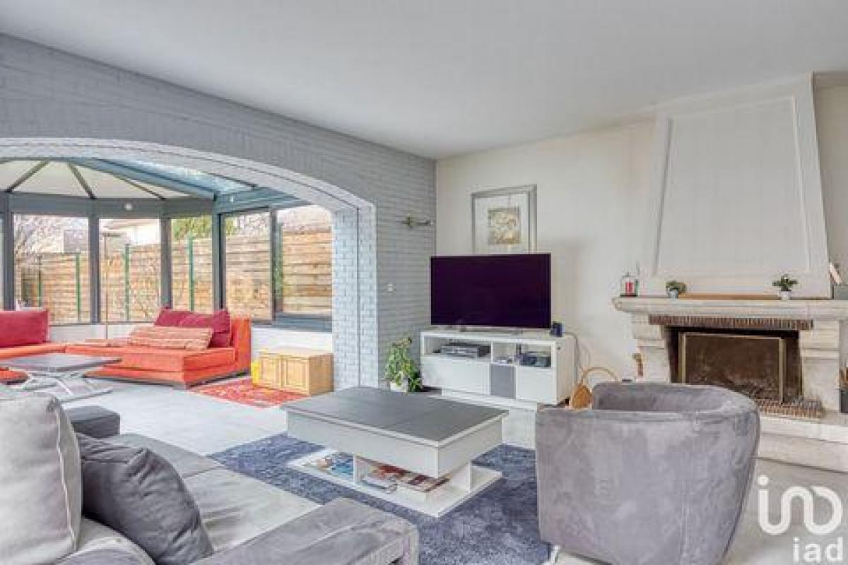 5 bedrooms House in Guyancourt, France No. 22976