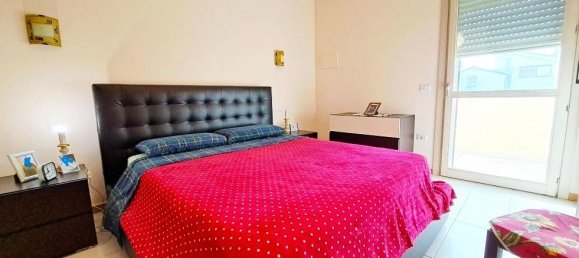 3-salle Appartement à Senigallia, Italy No. 15098 8